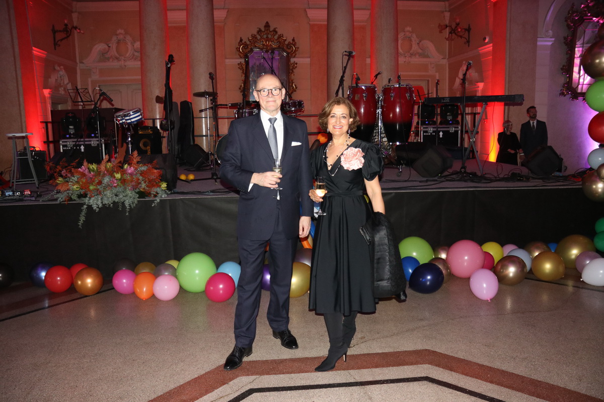Humanitarni-karnevalski-gala-party-10