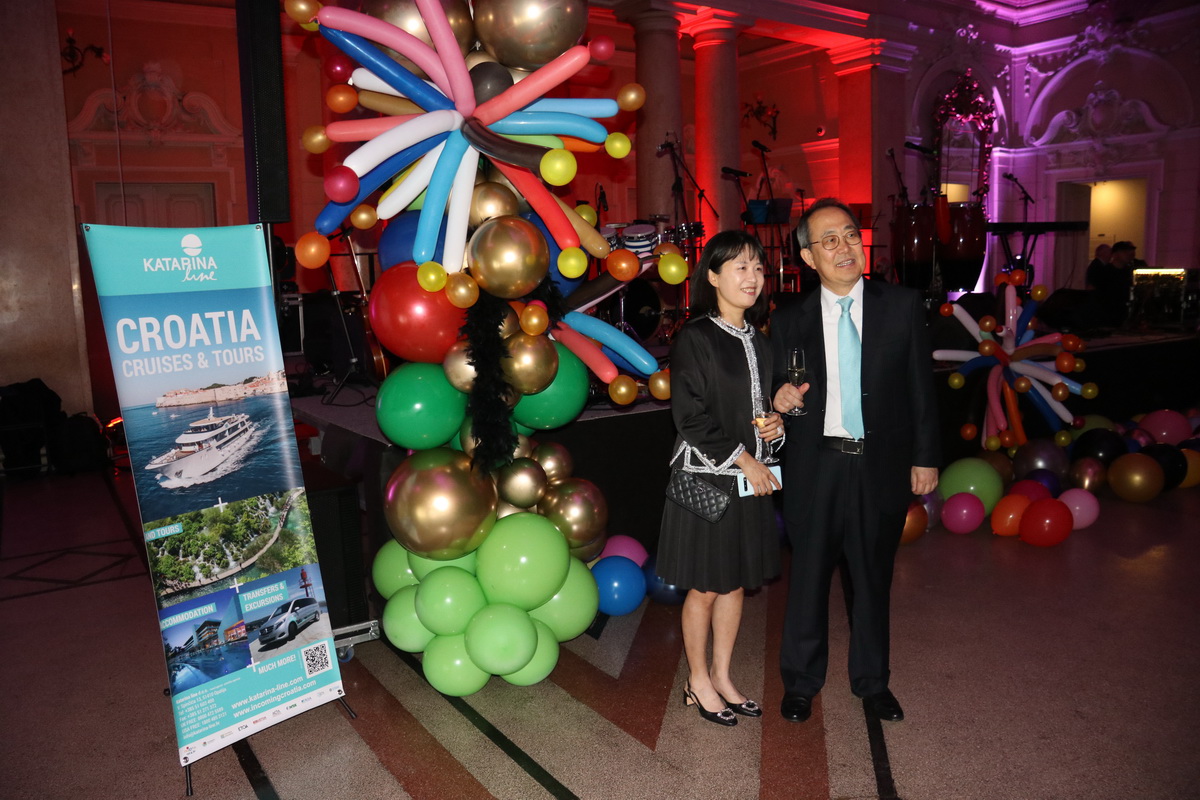 Humanitarni-karnevalski-gala-party-13