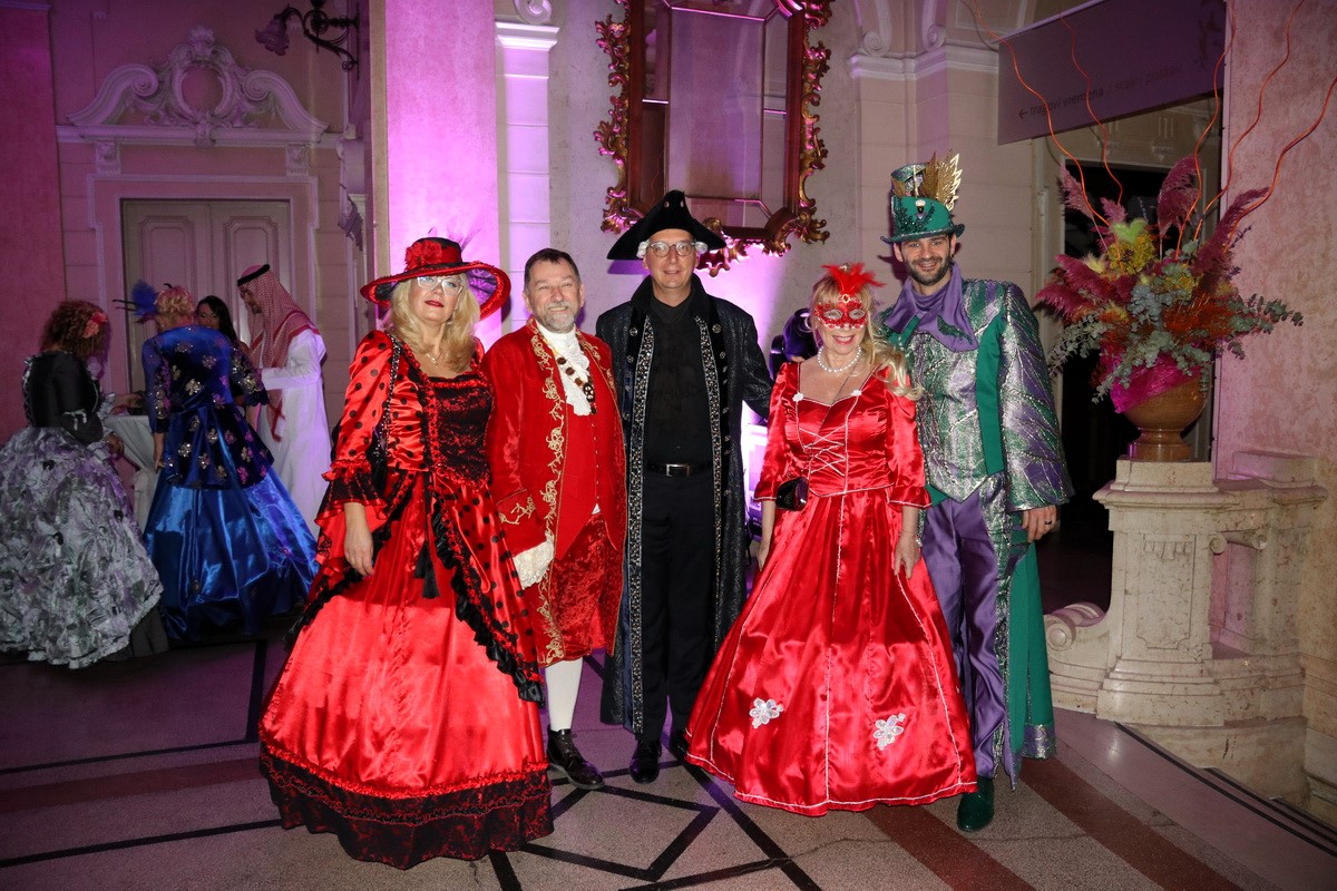 Humanitarni-karnevalski-gala-party-5