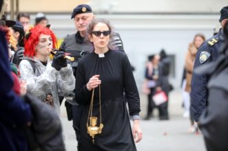 Rijeka: Kle??avci mole pred katedralom Svetog VBida Rijeka: Kle??avci mole pred katedralom Svetog VBida