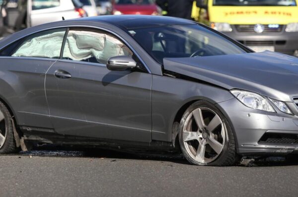 Zagreb: Sudar Mercedesa i Renault Clia na krianju Sarajevske i Ukrajinske ulice
