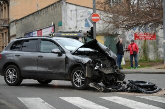 Prometna nesre?a u centru Pule, ozlije?eno troje ljudi Prometna nesre?a u centru Pule, ozlije?eno troje ljudi
