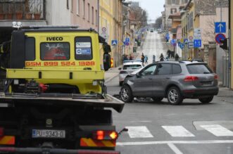 Prometna nesre?a u centru Pule, ozlije?eno troje ljudi Prometna nesre?a u centru Pule, ozlije?eno troje ljudi