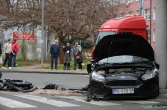 Prometna nesre?a u centru Pule, ozlije?eno troje ljudi Prometna nesre?a u centru Pule, ozlije?eno troje ljudi