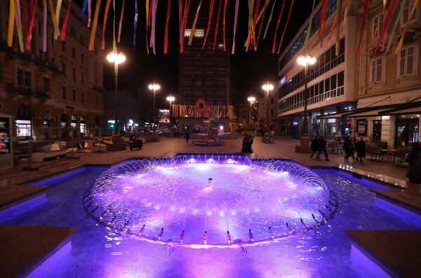 Rijeka: Dizalice i fontane osvijetljene ljubičastim svjetlom povodom Svjetskog dana epilepsije Rijeka: Dizalice i fontane osvijetljene ljubičastim svjetlom povodom Svjetskog dana epilepsije
