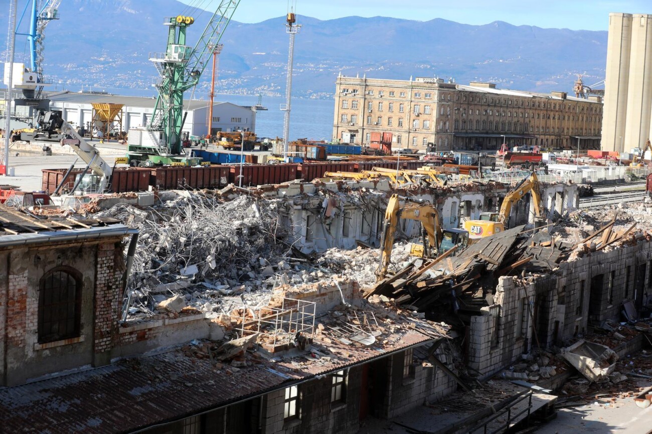 Rijeka: Rušenje željezničkih skladišta 3b Rijeka: Rušenje željezničkih skladišta 3b