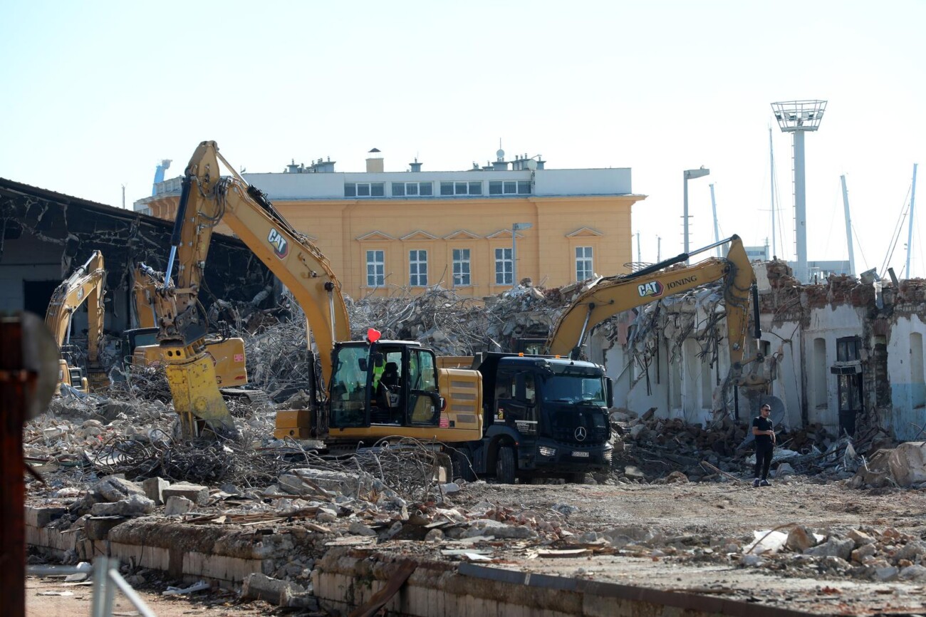 Rijeka: Ruenje eljezni?kih skladita 3b Rijeka: Ruenje eljezni?kih skladita 3b