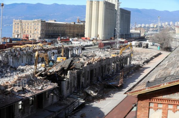 Rijeka: Rušenje željezničkih skladišta 3b