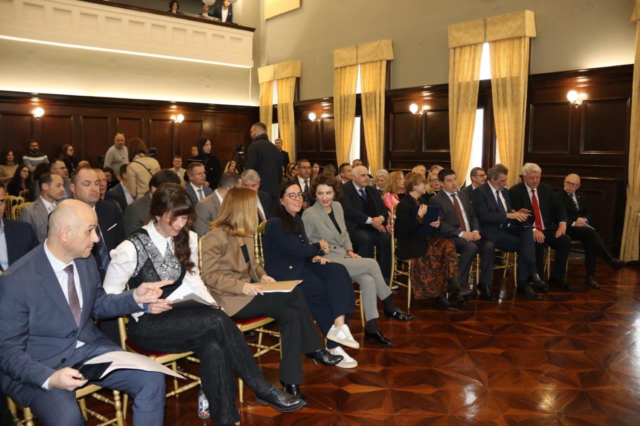 Potpisivanje-pisma-potpore-Sveučilištu-u-Rijeci- Potpisivanje-pisma-potpore-Sveučilištu-u-Rijeci-