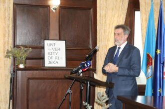 Potpisivanje-pisma-potpore-Sveučilištu-u-Rijeci-13 Potpisivanje-pisma-potpore-Sveučilištu-u-Rijeci-13