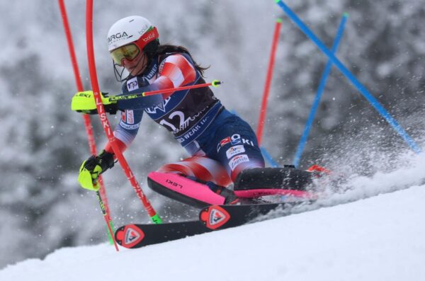Leona Popovi? druga nakon prve vonje slaloma u Kranjskoj Gori, plasman u drugu vonju osigurala i Zrinka Ljuti? Leona Popovi? druga nakon prve vonje slaloma u Kranjskoj Gori, plasman u drugu vonju osigurala i Zrinka Ljuti?