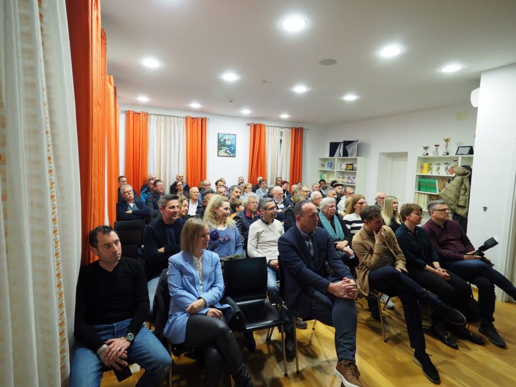 CAMPARI PGZ KNJIGA CRES (2)