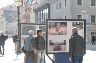 Izložba-fotografija-Žene-na-postamentima-na-Korzu-10 Izložba-fotografija-Žene-na-postamentima-na-Korzu-10