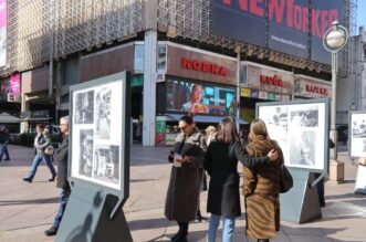 Izložba-fotografija-Žene-na-postamentima-na-Korzu-11 Izložba-fotografija-Žene-na-postamentima-na-Korzu-11