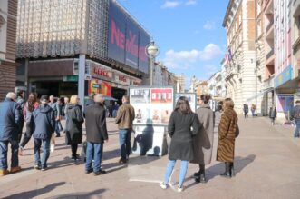 Izložba-fotografija-Žene-na-postamentima-na-Korzu-15 Izložba-fotografija-Žene-na-postamentima-na-Korzu-15