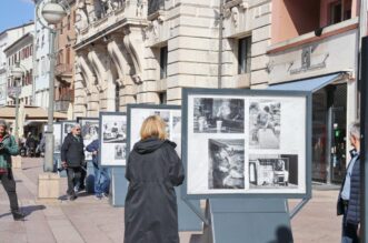 Izložba-fotografija-Žene-na-postamentima-na-Korzu-16 Izložba-fotografija-Žene-na-postamentima-na-Korzu-16