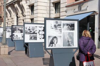 Izložba-fotografija-Žene-na-postamentima-na-Korzu-19 Izložba-fotografija-Žene-na-postamentima-na-Korzu-19