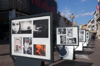 Izložba-fotografija-Žene-na-postamentima-na-Korzu-23 Izložba-fotografija-Žene-na-postamentima-na-Korzu-23