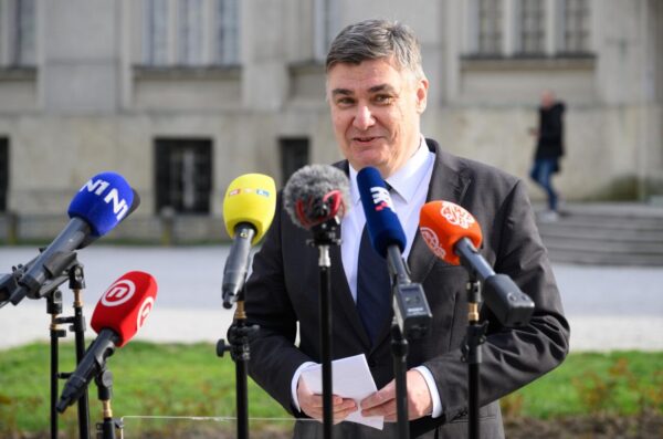 Zagreb: Peđa Grbin održao izvanrednu konferenciju za medije, pridružio mu se i predsjednik Milanović