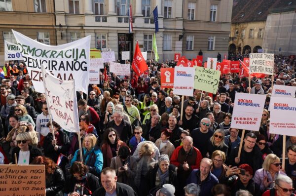 Zagreb: Prosvjed lijevo-liberalne oporbe: “Dosta je! Idemo na izbore!”