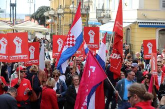 Rijeka: Veliki prosvjed oporbe na trgu 128 brigade HV
