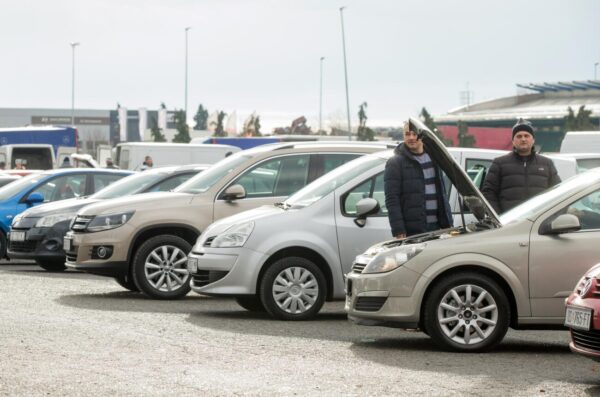 Osijek: Nedjeljni sajam automobila