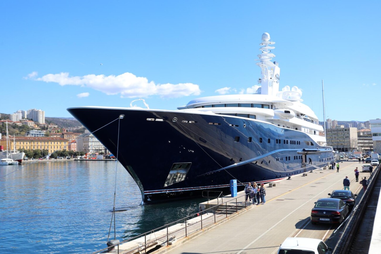 Rijeka: Mega jahta Al M irqab uplovila u riječku luku