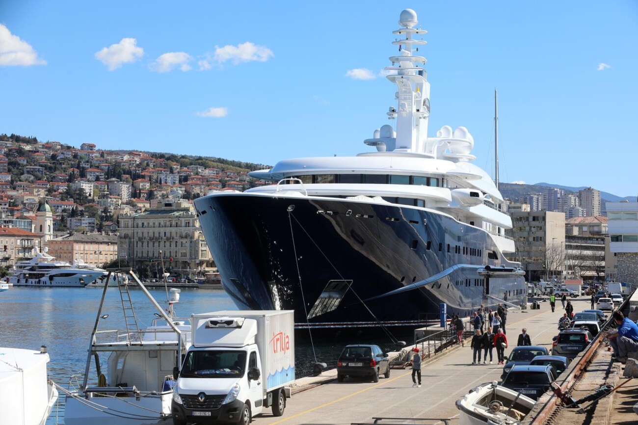Rijeka: Mega jahta Al M irqab uplovila u riječku luku