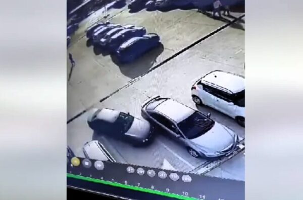 auto parking udarac fejs