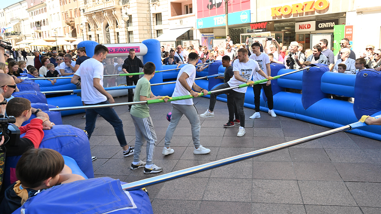 028 028