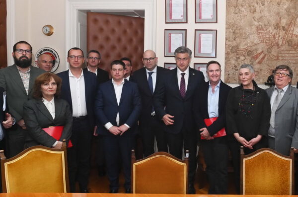 3.-maj-potpisivanje-ugovora-za-gradnju-kruzera-1