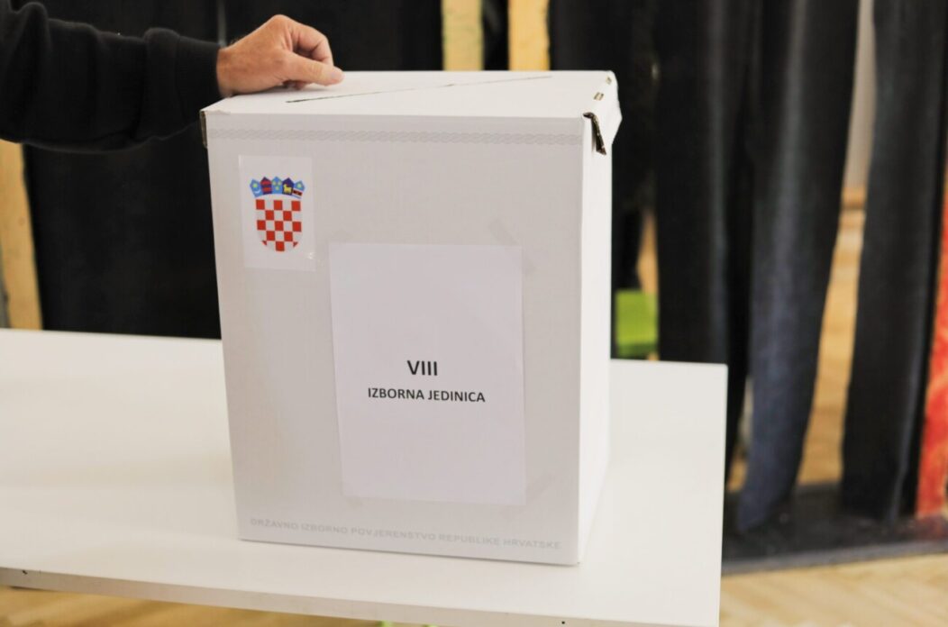 Parlamentarni izbori glasališta glasanje Parlamentarni izbori glasališta glasanje