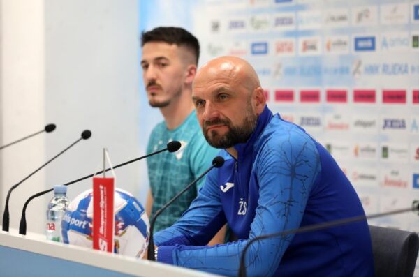 Rijeka: Trener eljko Sopi? i igra? Stjepan Radelji? na press konferenciji