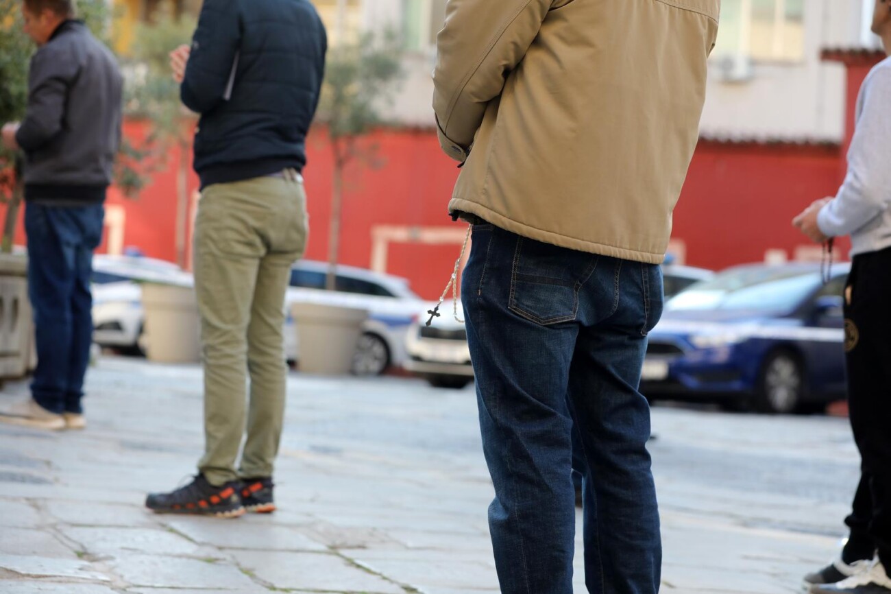 Rijeka: Molitelji pred katedralom i prosvjednici Rijeka: Molitelji pred katedralom i prosvjednici
