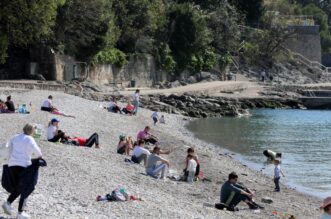 Rijeka: Mnogobrojni Rije?ani na plai Kantrida