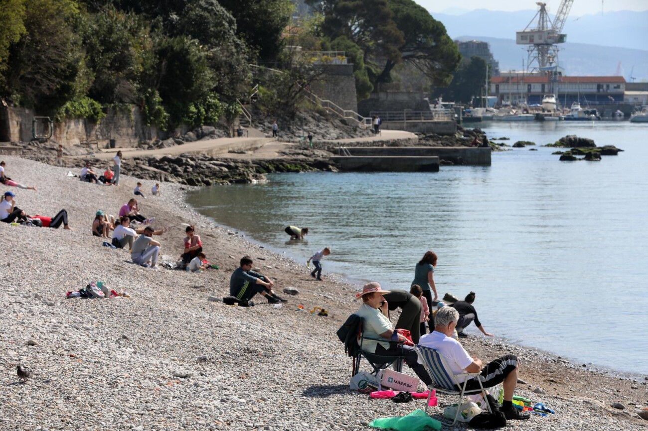 Rijeka: Mnogobrojni Riječani na plaži Kantrida