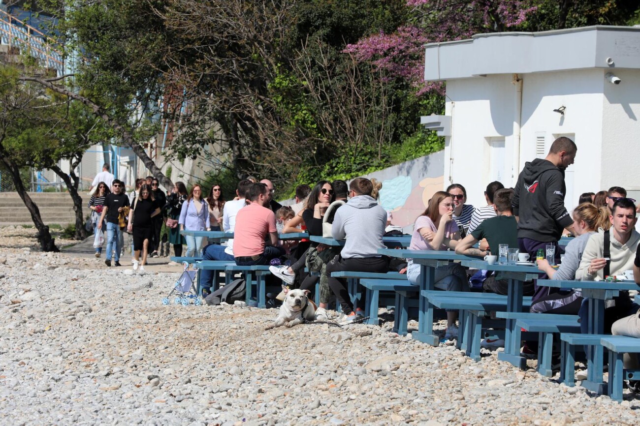 Rijeka: Mnogobrojni Riječani na plaži Kantrida