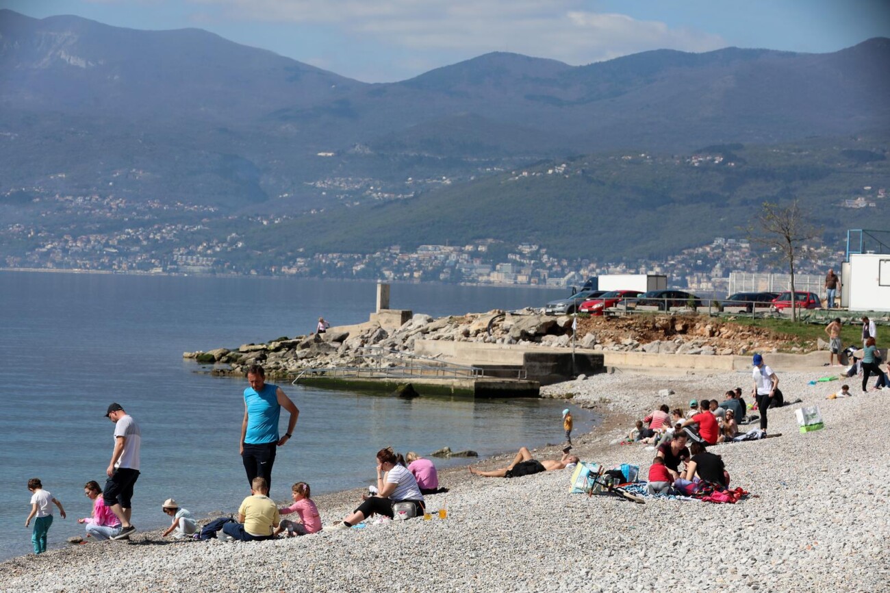 Rijeka: Mnogobrojni Rije?ani na plai Kantrida