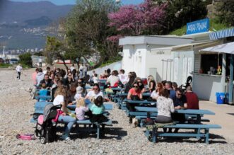 Rijeka: Mnogobrojni Rije?ani na plai Kantrida