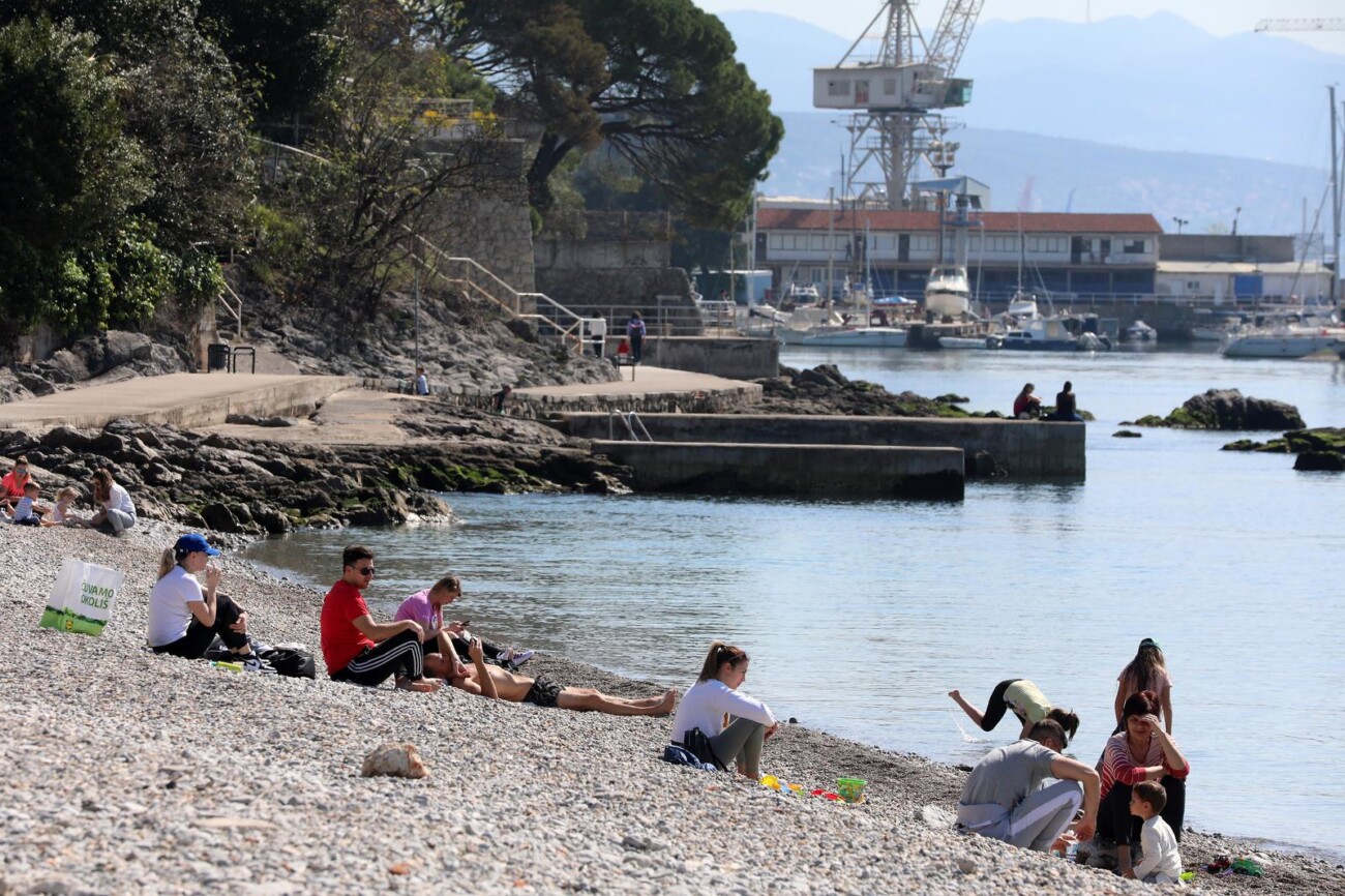 Rijeka: Mnogobrojni Riječani na plaži Kantrida