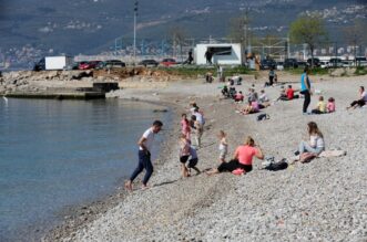 Rijeka: Mnogobrojni Riječani na plaži Kantrida