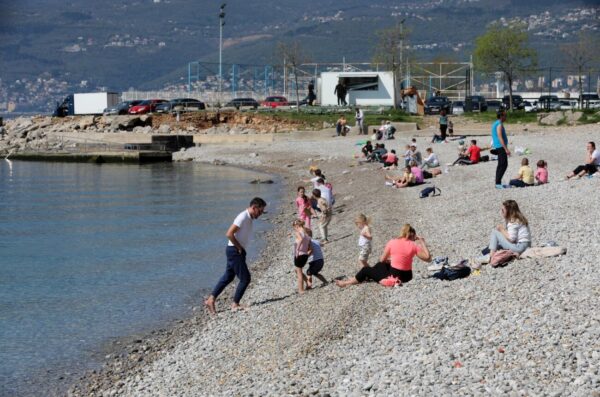 Rijeka: Mnogobrojni Riječani na plaži Kantrida