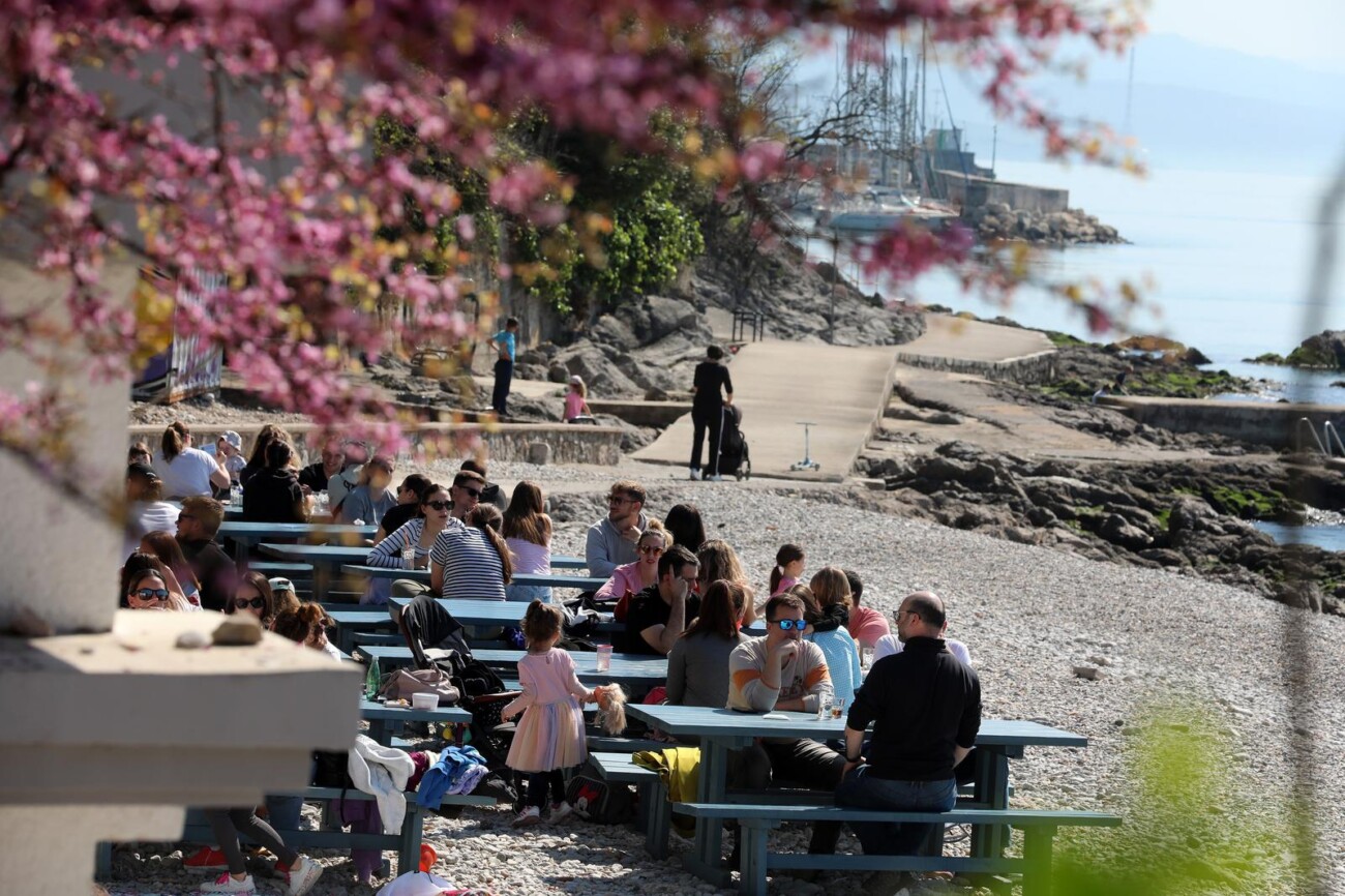 Rijeka: Mnogobrojni Riječani na plaži Kantrida