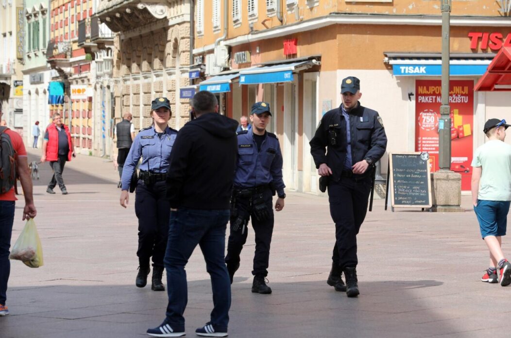 Rijeka: Policijske patrole po centru grada uo?i utakmice Rijeka – Hajduk Rijeka: Policijske patrole po centru grada uo?i utakmice Rijeka – Hajduk