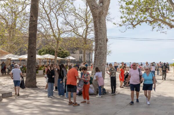 Velik broj turista uživa u ljepotama Dubrovnika
