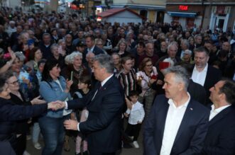 Rijeka: Premijer Plenković na predizbornom skupu HDZ-a i koalicijskih partnera Rijeka: Premijer Plenković na predizbornom skupu HDZ-a i koalicijskih partnera