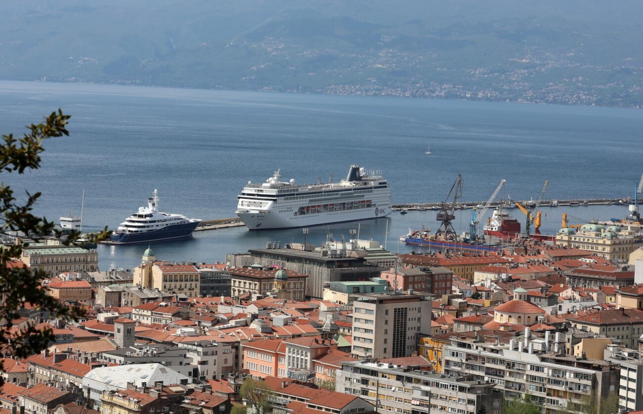 Rijeka: Kruzer MSC Armonia uplovio u riječku luku Rijeka: Kruzer MSC Armonia uplovio u riječku luku