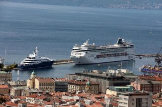 Rijeka: Kruzer MSC Armonia uplovio u rije??ku luku Rijeka: Kruzer MSC Armonia uplovio u rije??ku luku