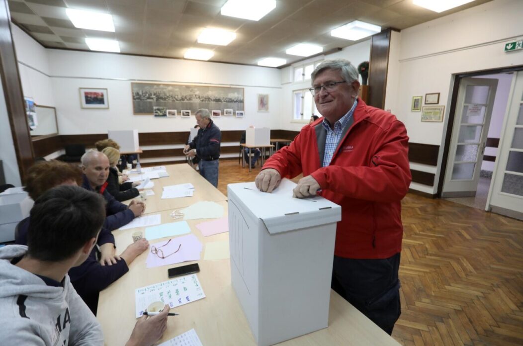 Rijeka: Vojko Obersnel glasovao na parlamentarnim izborima Rijeka: Vojko Obersnel glasovao na parlamentarnim izborima