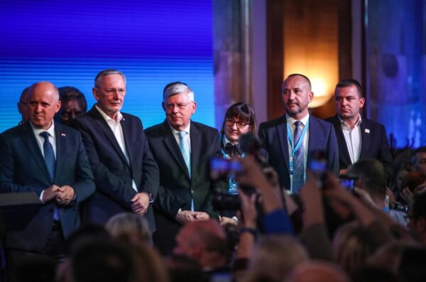 Zagreb: Andrej Plenković obratio se okupljenima u stožeru HDZ-a